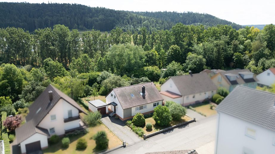 Provisionsfreies Einfamilienhaus mit Einliegerwohnung und Garage – Foto 5
