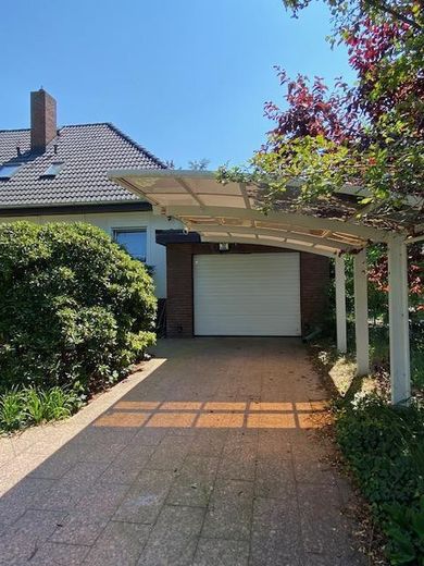 Idylisches Familienhaus direkt vom Eigentümer, provisionsfrei – Carport