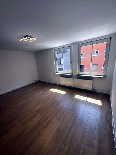 Sofort frei: 2 Zimmer mitten in Mannheim mit Einbauküche & eigenem Stellplatz – Foto 3