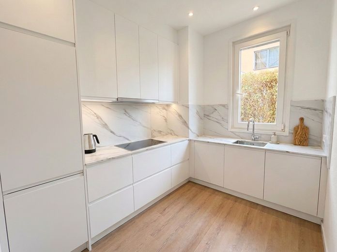 Helle 2-Zimmer-Wohnung in Kornwestheim | Terrasse, Garten, TG, renoviert & E-Rollläden – Küche – Einrichtungsbeispiel