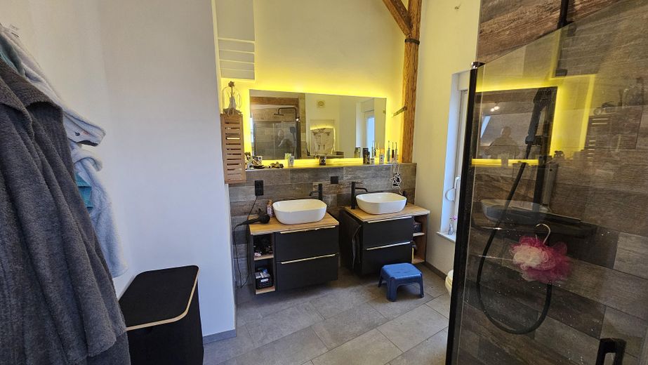 Saniertes großzügiges Bad OG