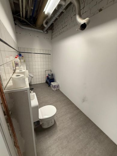 Provisionsfrei: 780 m2 Lagerfläche Delmenhorst, ab 3,50 pro QM – Toilette
