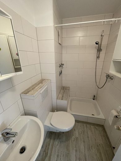 NEU renoviertes Appartement mit großem Balkon und EBK – Badezimmer