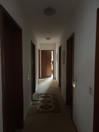 Casa indipendente unifamiliare in una buona posizione, con grande potenziale, a Dietzenbach – Flur