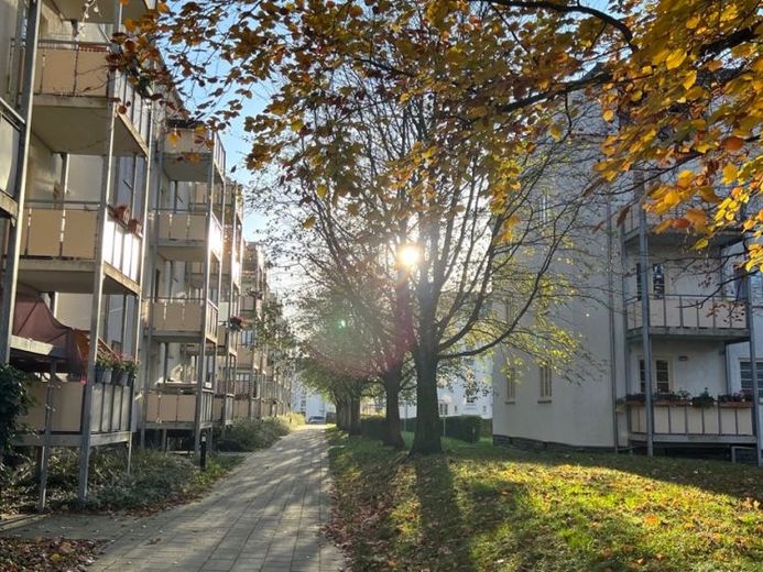 Frei ab dem 1.1.27 !!! Moderne Whg. mit sonnigem Balkon am Heimgarten – Foto 1