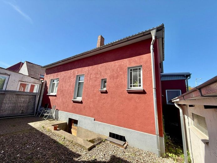 HORN IMMOBILIEN++ Neubrandenburg, Wohn- und Geschäftshaus in guter Lage, mit Keller und Stellplatz – Rückseite