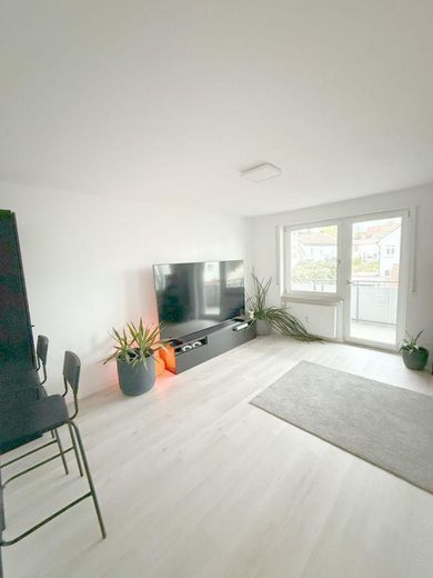 Sehr schöne, helle 1 Zi-Whg mit EBK und Balkon in Waldbüttelbrunn – Foto 2