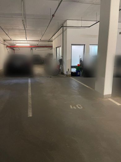 Wohnen, wo Hamburg zur Elbe hinabsteigt – Tiefgaragenstellplatz
