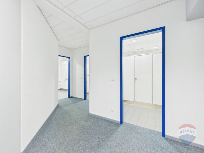 Provisionsfrei für Mieter! -Moderne Bürofläche- hell und barrierefrei – Flur zur Küche