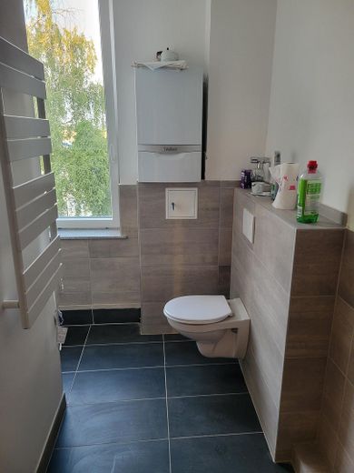 Sanierte 3-Zimmer Wohnung nähe Innenstadt – Badezimmer