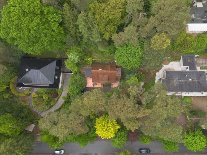 Ampio terreno edificabile con privacy in posizione collinare immersa nel verde – edificio esistente – Foto 1