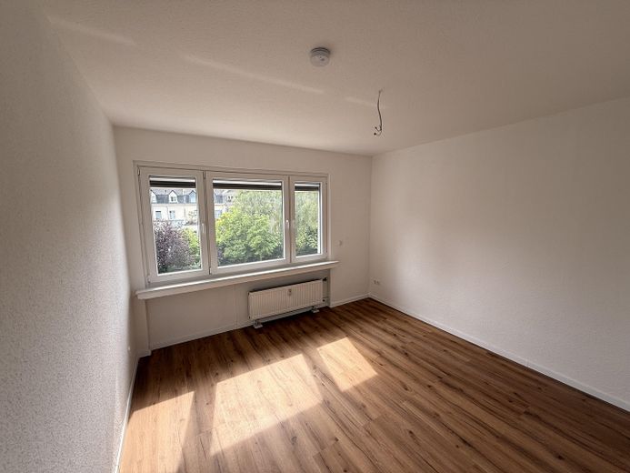 Erstbezug nach Sanierung | Helle 3-Zimmer-Wohnung mit Balkon und zusätzlichem Mansardenraum – Foto 6