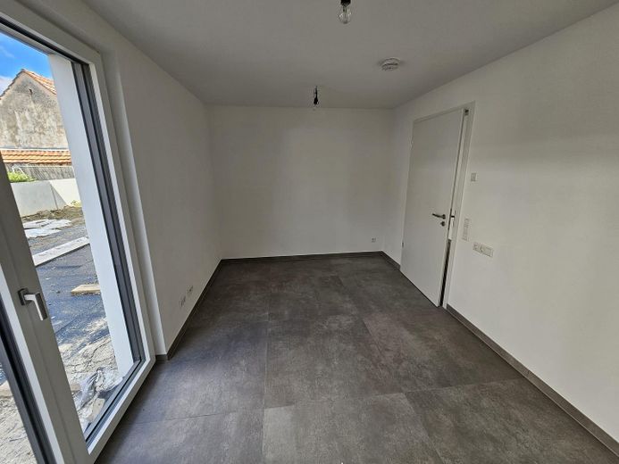 Простора 1,5-кімнатна квартира з терасою в Гойфельдені – Schlafzimmer