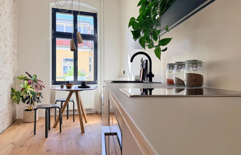 Appartamento ristrutturato con cura dei dettagli nel cuore di Prenzlauer Berg, libero da subito e senza provvigione – Kochen + Essen
