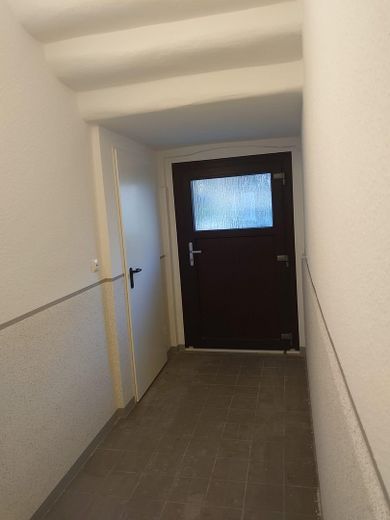 TOP-kapitaalinvestering, MFH met 4 wooneenheden nabij het centrum van Reichenbach – Treppenh. Ausgang Garten
