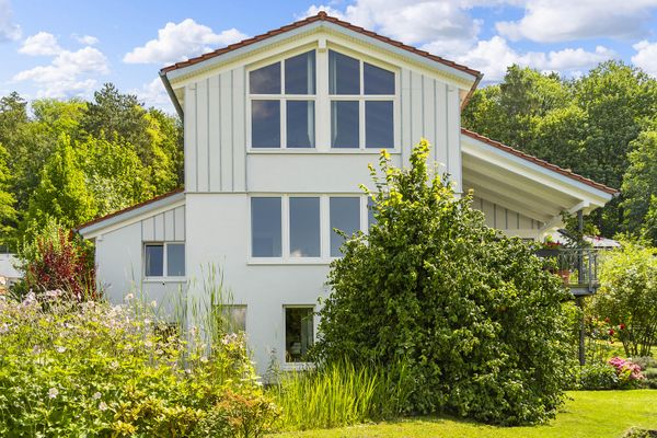 Na sprzedaż dom architektoniczny z wymarzonym widokiem na Northeim i dolinę Leine
