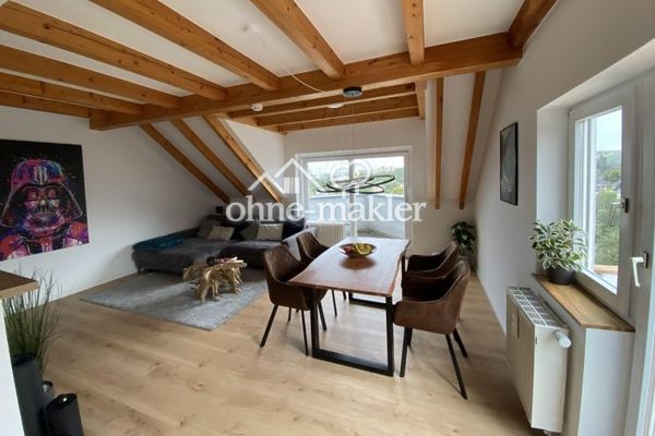 Moderne 3-Zimmer-Maisonette mit 3 Balkonen, Garage & Panoramablick über Würzburg