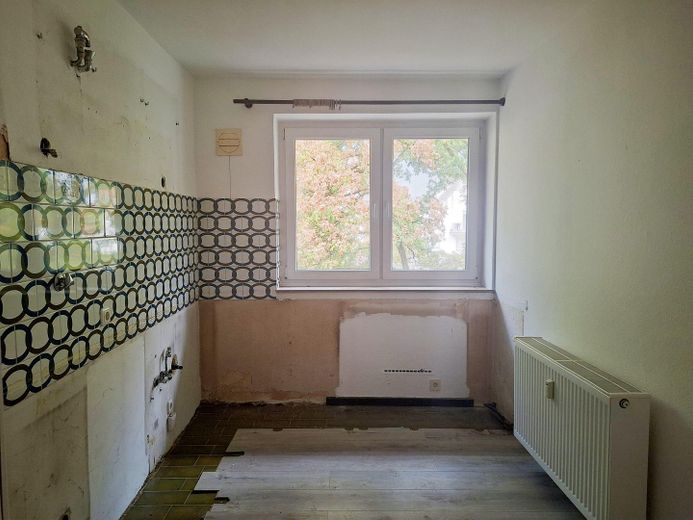 Sonniges Wohnglück mit Parkett, Balkon & frisch saniertem Wannenbad in Essen-Haarzopf – Küche