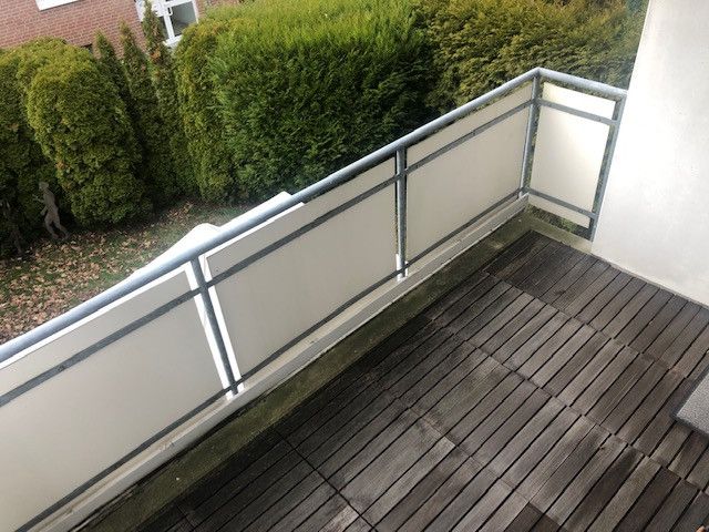 Helle 3,5-Zimmerwohnung mit komplett saniertem Badewannebad mit Fenster und sonnigem SÜD-WEST-Balkon – Balkon