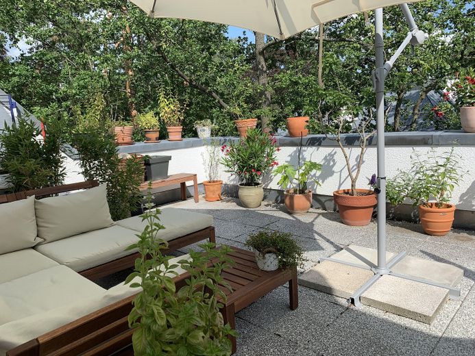 Oferta cenowa! Jasny, wolny od zamieszkania dwupoziomowy DG z dużym tarasem dachowym – Dachterrasse