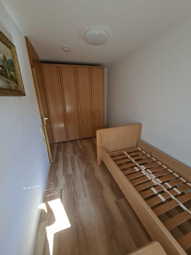 ¡Encantador apartamento pequeño en vivienda tutelada: sin comisión y listo para ocupar! – Schlafzimmer