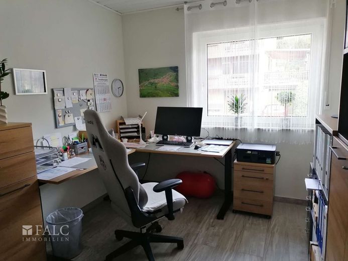 Repräsentatives Mehrfamilienhaus mit Traumgrundstück- – Arbeitszimmer