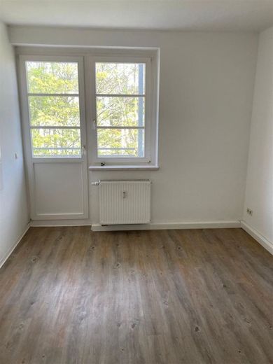Günstige 2-Zimmer mit Laminat, Balkon und Wanne in ruhiger Lage! Vormieterin verkauft EBK – PHOTO-2023-05-04-17-29-26_4