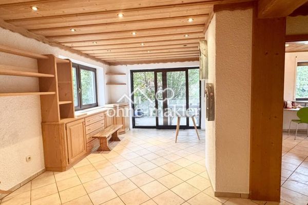 Bright 3-room ground-floor apartment with balcony and large private-use garden