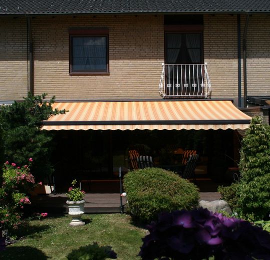 PROV.-FREI,VON PRIVAT!Außergewöhnlich gepflegtes Reihenhaus,schöne Sonnenterrasse,Garten,Garage – Rückansicht