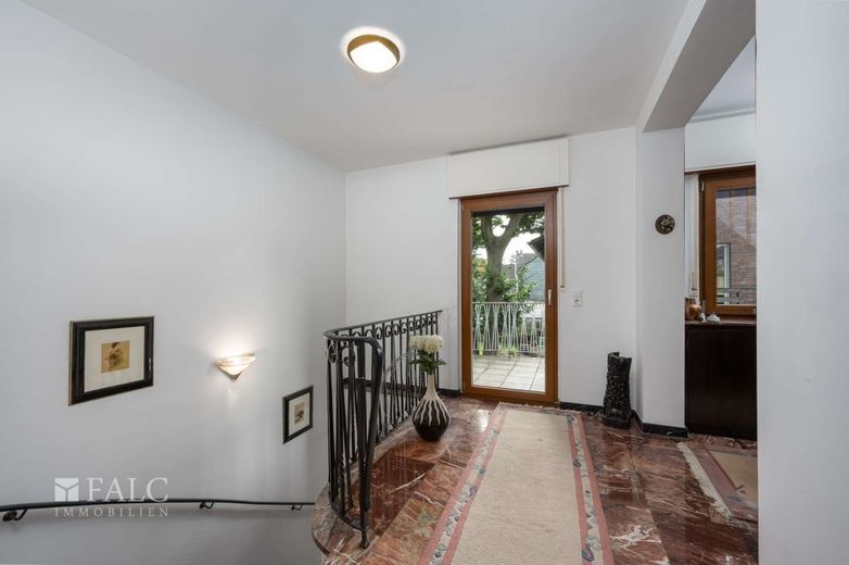 Ihr Traum wird wahr: Freistehendes Ein- bis Zweifamilienhaus mit Garten, Garage und viel Platz – Flur 1OG