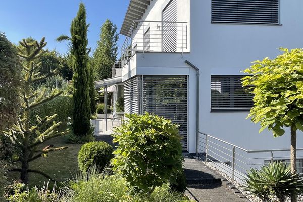 Залитый светом архитектурный дом в лучшем местоположении — жизнь с беспрепятственным видом на зелёные просторы