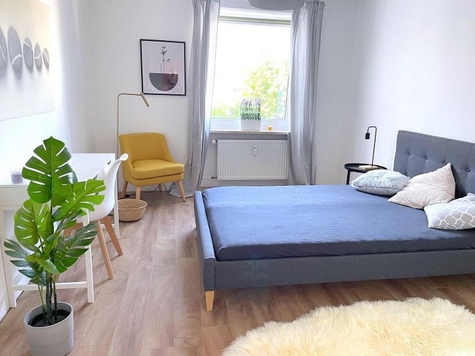 1a Kapitalanlage! Komplett sanierte und möblierte 3 Zimmer Wohnung – SZ1