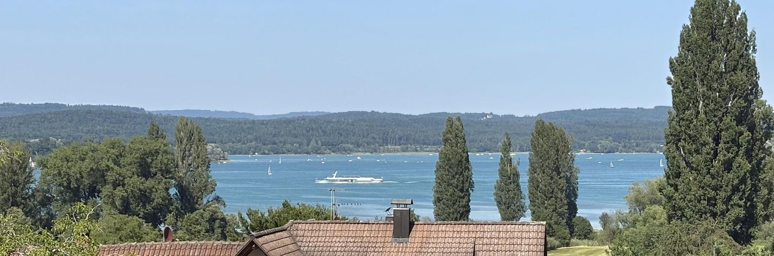 Vivere dove gli altri vanno in vacanza - moderna casa a schiera con una splendida vista sul lago sulla Höri – Seeblick