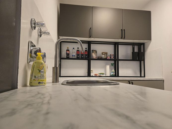 Appartamento di design completamente arredato di 1 stanza con balcone a Fürth – Küche