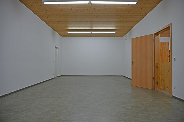 Raum neben Verkaufsraum EG