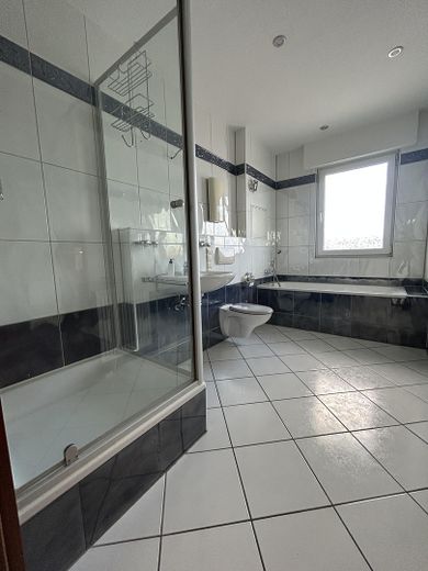 74qm Dachgeschosswohnung mit Phenthouse-Feeling mit 25qm Dachterrasse und Garage optional – Foto 8