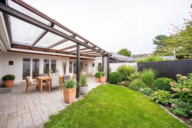 بنغل مُحدَّث في رودنكيرخن-روندورف – Garten mit überdachter Terrass