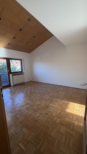 Friendly, bright 4-room apartment – Wohnzimmer