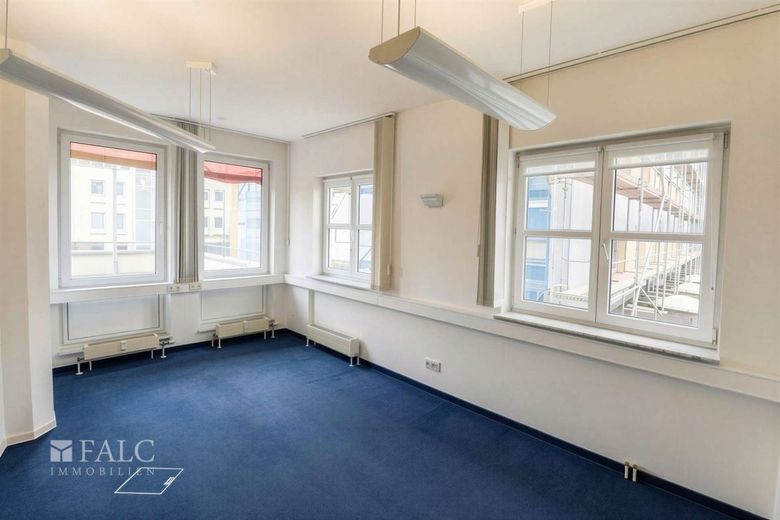 Helle Büroräume mit Entwicklungspotenzial zur Wohnnutzung – Büro - Nr.1