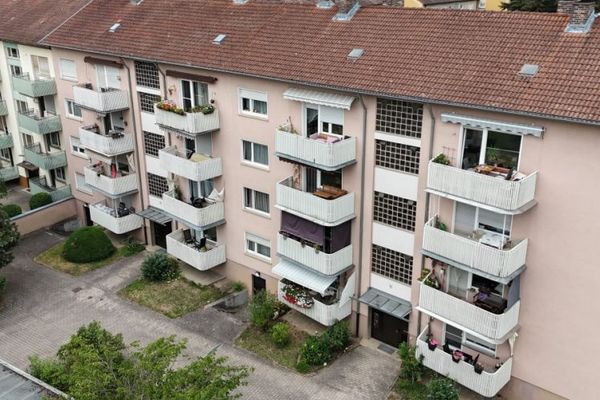 Швайнфурт-Музикфіртель: 3-кімн. квартира у власність із 2 балконами, модернізованою ванною кімнатою з вікном та вбудованою кухнею!