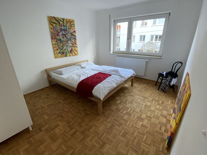Sonnige 3 Zimmer-Wohnung in Halbhöhenlage mit Weitblick auf Stuttgart – Schlafzimmer