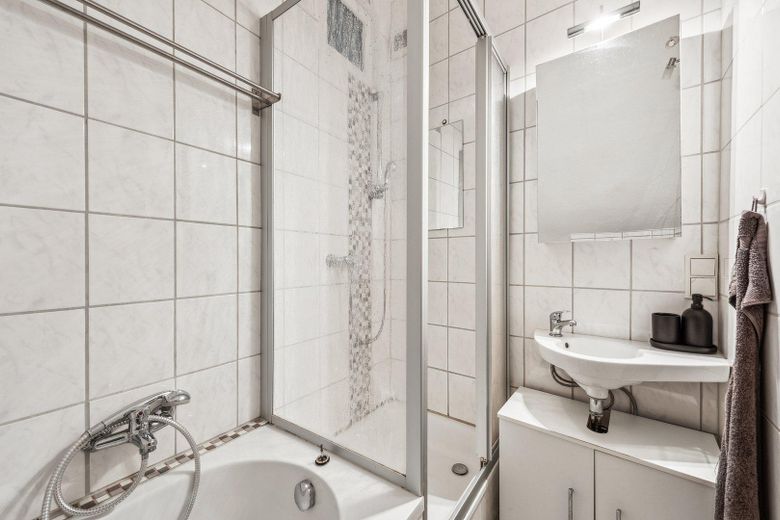 Komplett möblierte 2-Zimmer-Dachgeschosswohnung in Osnabrück-Sonnenhügel – Foto 4
