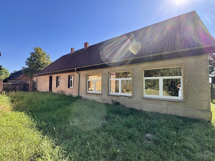 HORN IMMOBILIEN ++ RESERVIERT++großes Haus bei Carmzow bei Prenzlau, sehr ruhige Lage – Hausansicht