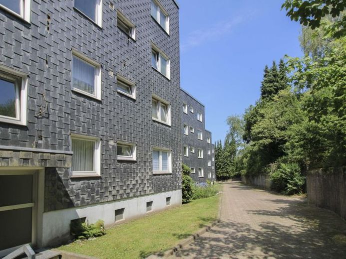 Attraente complesso residenziale con 32 unità in una zona tranquilla e adatta alle famiglie di Remscheid – Foto 1