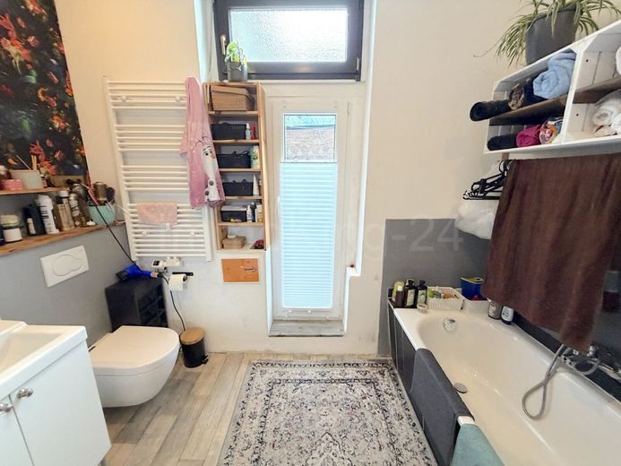 GROSSZÜGIGES MEHRGENERATIONEN HAUS IN ZENTRALER LAGE VON KREFELD – BADEZIMMER
