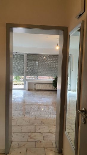 Rahm: garden apartment with house-in-house character – Flur Richtung Arbeitszimmer