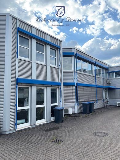 Moderne Bürofläche im Gewerbegebiet Saarlouis-Röderberg – Hinterer Gebäudeingang