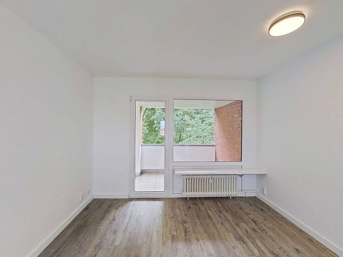 EINZIEHEN UND BIS ZU 3 KALTMIETEN SPAREN: Große 3-Zimmer-Wohnung mit BALKON und EBK in Kappeln-Ellenberg – Ansicht II: Wohn- und Esszimm…