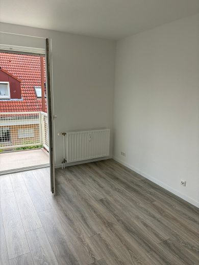 Helle Moderne 1-Zimmer Wohnung mit Einbauküche und Balkon in Motzen – Foto 10