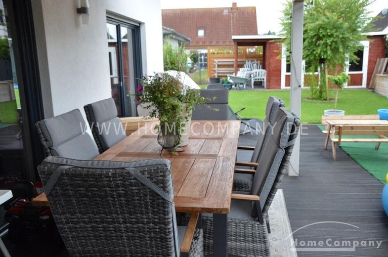 Casa molto bella e confortevole con giardino, terreno di circa 800 mq e doppio posto auto coperto – 689487296fccec0aaf27d1f5f3338ee3efce7962.jpg